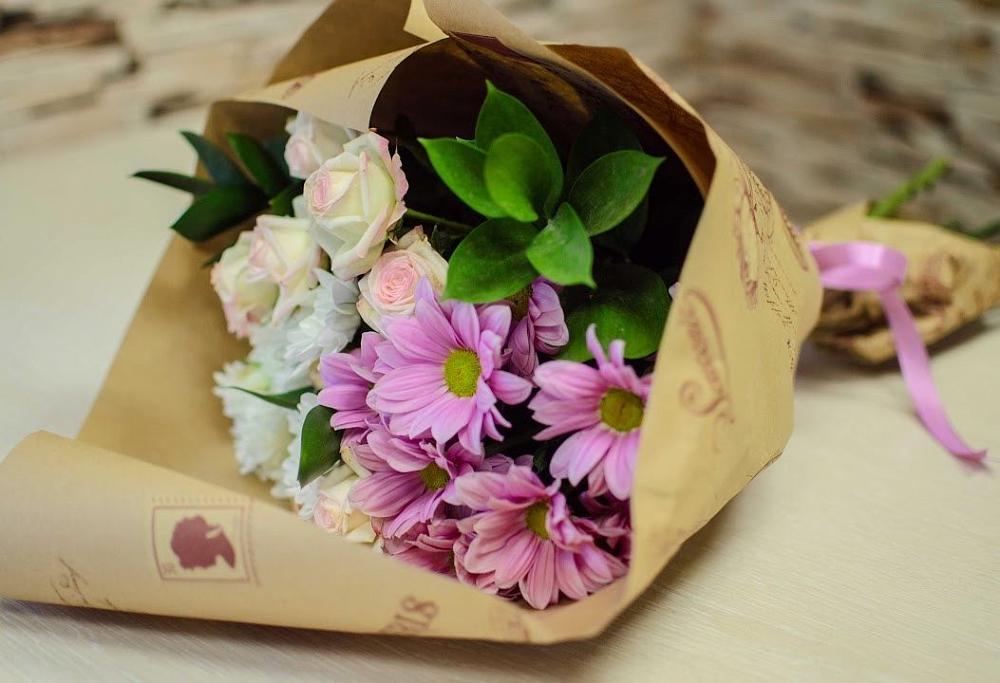 Букет цветов из: Розы и Хризантемы в Кахуне