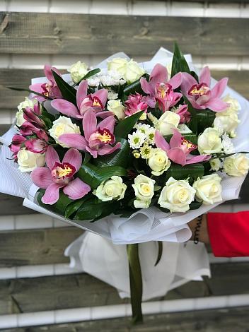 Букет цветов из: Розы и Хризантемы в Кахуне