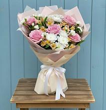 Букет цветов из:  Гвоздики, Орхидеи и Розы в Кахуне