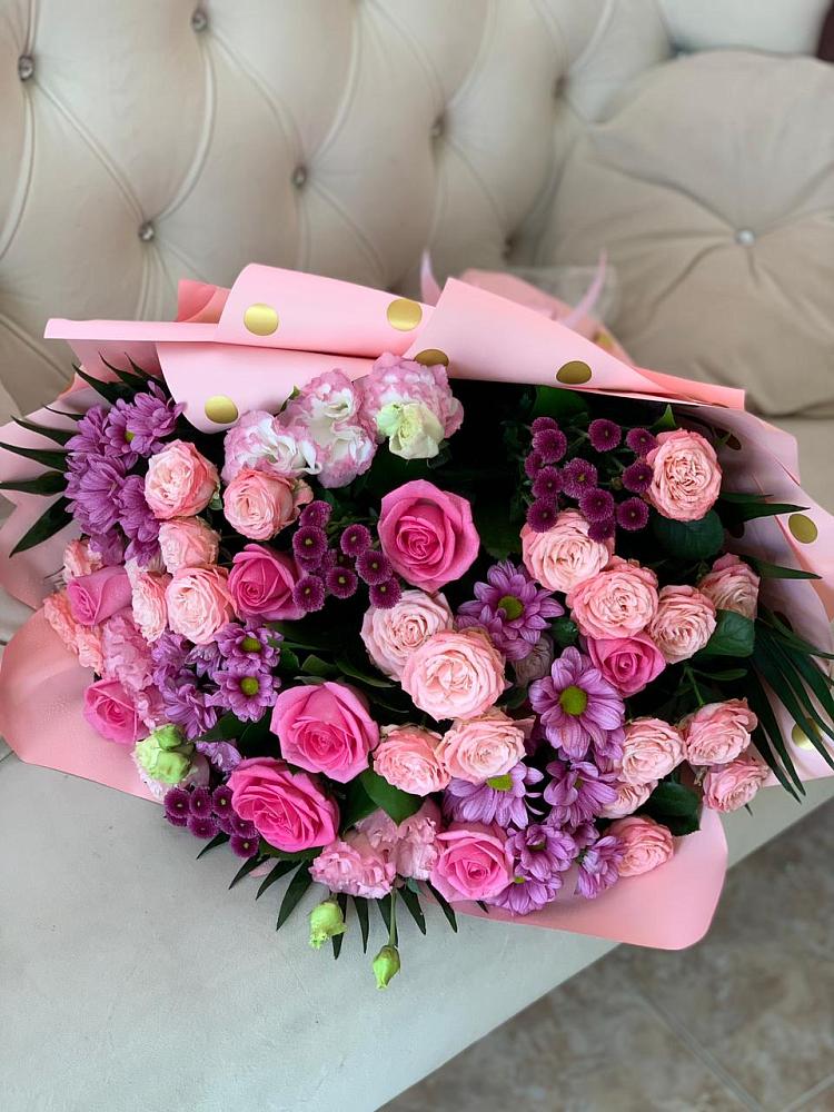 Букет цветов из: Хризантемы, Розы и Лизиантусы в Кахуне