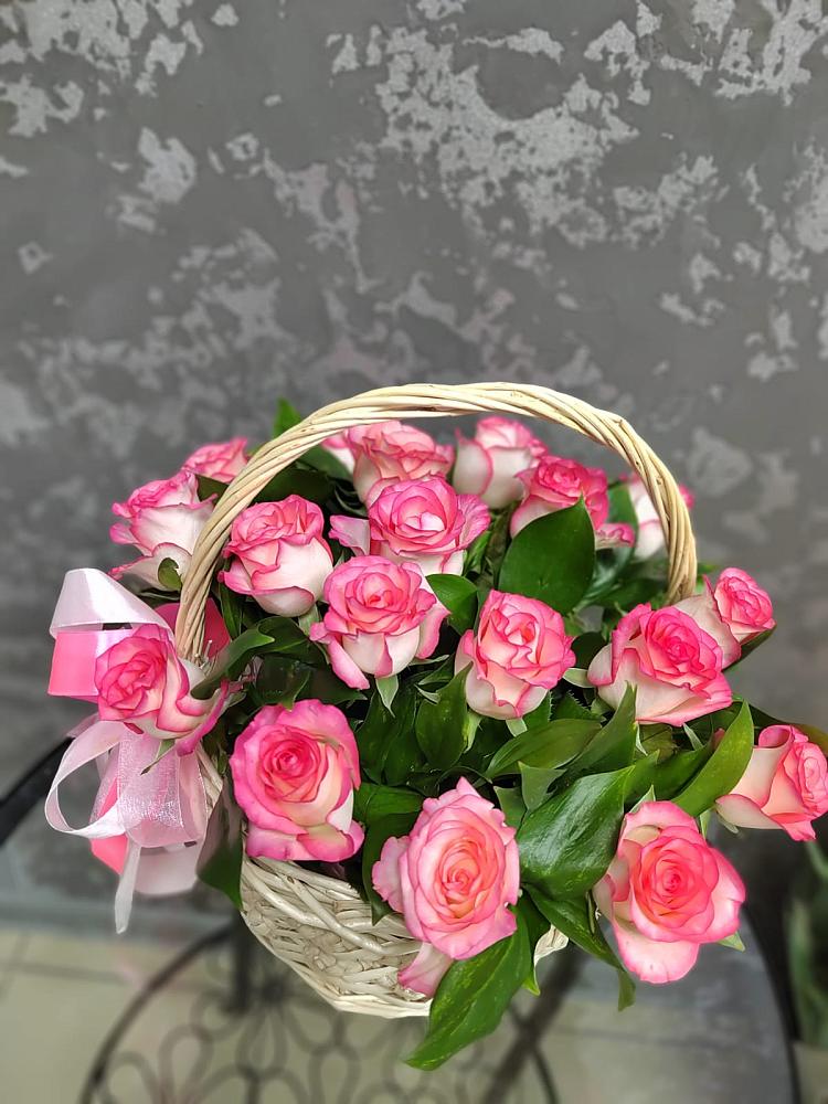 Цветочная композиция из Розы в корзине в Кахуне