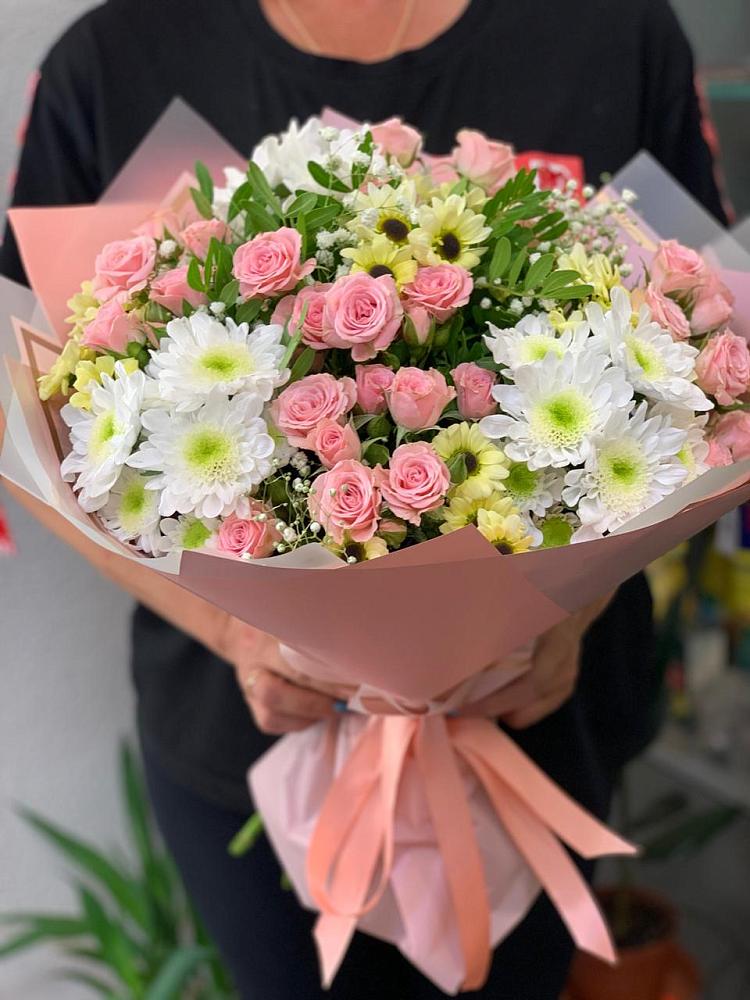 Букет цветов из: Розы и Хризантемы в Кахуне