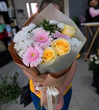 Букет цветов из:  Герберы, Розы и Хризантемы в Кахуне