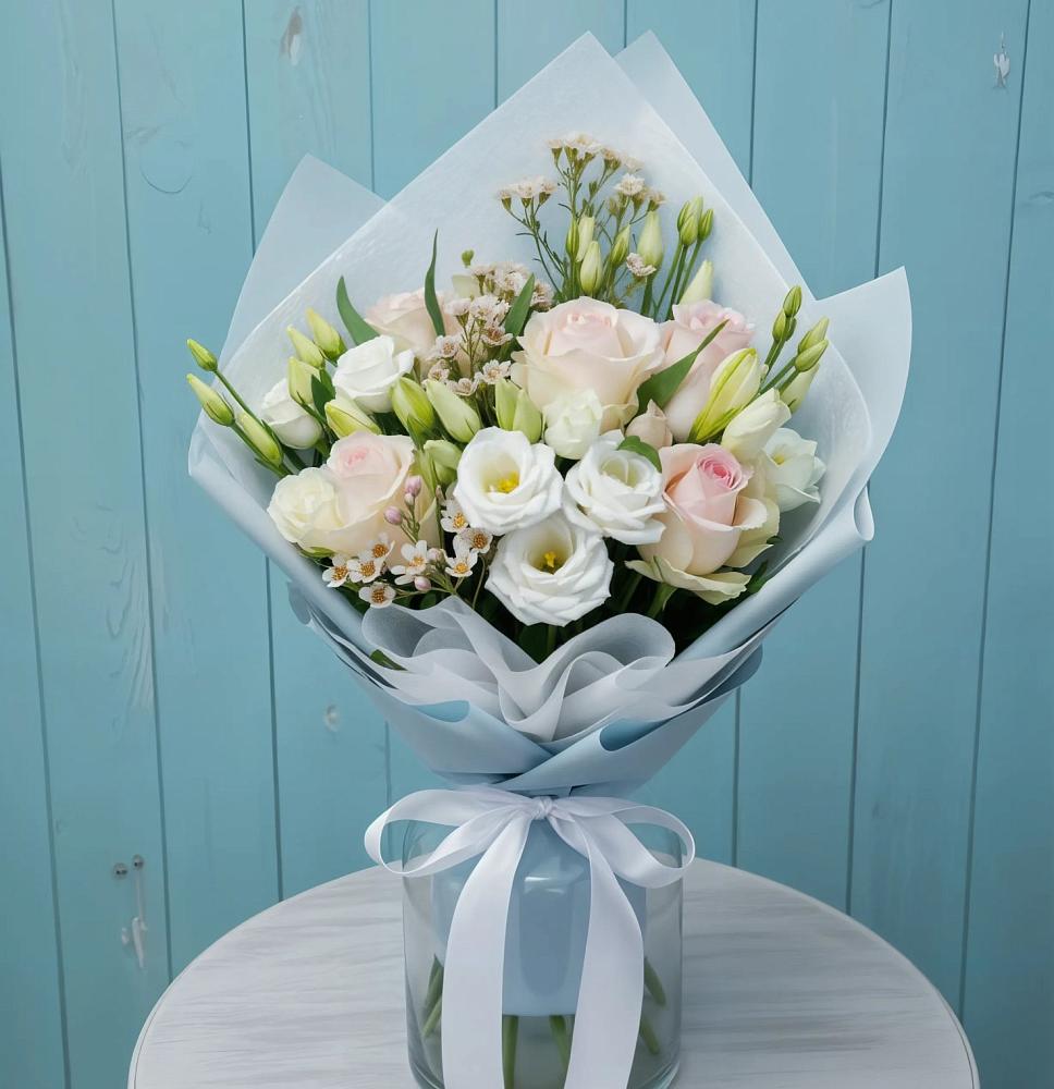 Букет цветов из: Розы и Лизиантусы в Кахуне