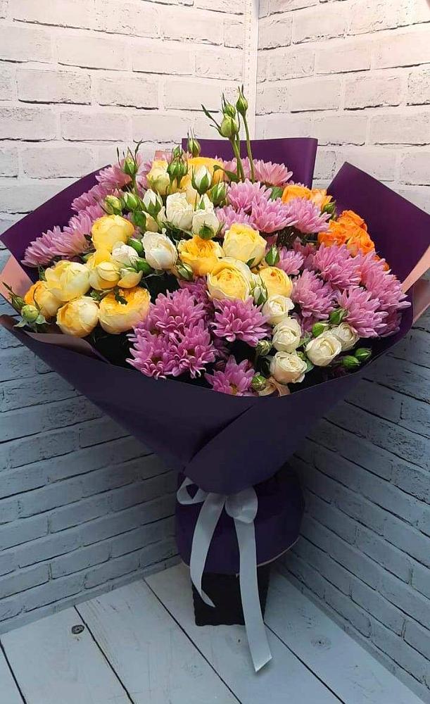 Букет цветов из: Хризантемы и Розы в Кахуне