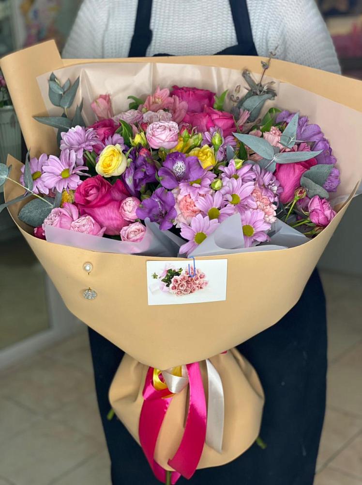 Букет цветов из: Хризантемы, Гвоздики и Альстромерии в Кахуне