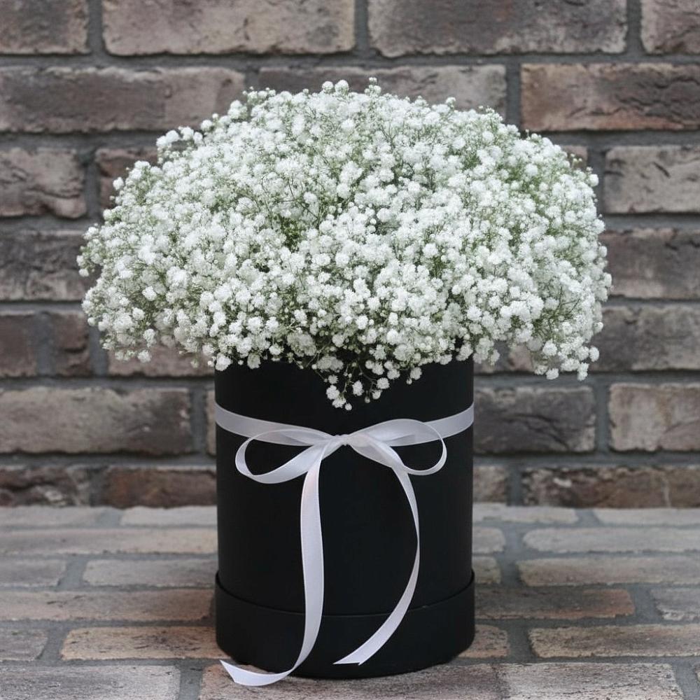 Цветочная композиция из Гипсофила в шляпной коробке в Кахуне