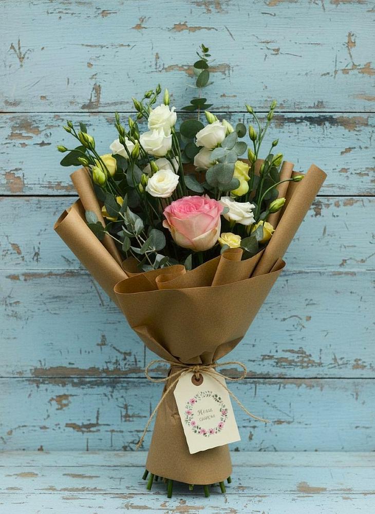 Букет цветов из: Розы и Лизиантусы в Кахуне