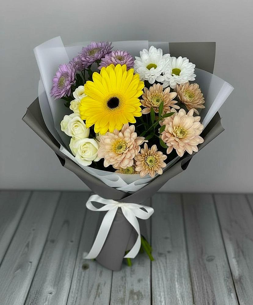 Букет цветов из: Розы, Герберы и Хризантемы в Кахуне