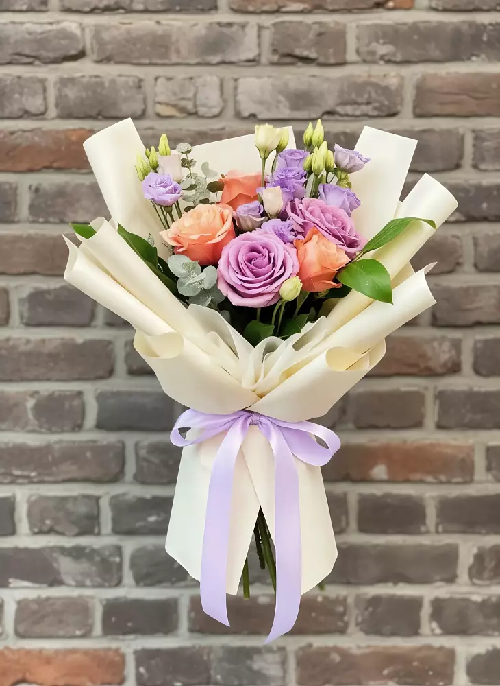 Букет цветов из: Лизиантусы и Розы в Кахуне