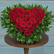 Цветочная композиция из Розы в виде сердца в Кахуне