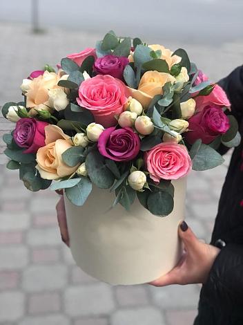 Цветочная композиция из Розы в шляпной коробке в Кахуне