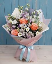 Букет цветов из:  Лизиантусы, Розы, Альстромерии и Гипсофила в Кахуне