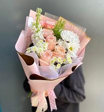 Букет цветов из:  Хризантемы и Розы в Кахуне