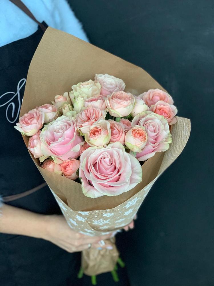 Букет цветов из: Хризантемы и Розы в Кахуне