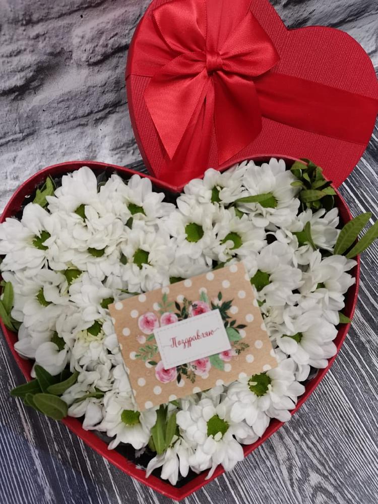 Цветочная композиция из Хризантемы в виде сердца в Кахуне