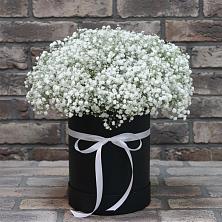 Цветочная композиция из Гипсофила в шляпной коробке в Кахуне
