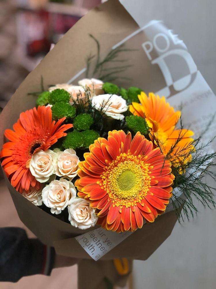 Букет цветов из: Герберы, Хризантемы и Розы в Кахуне