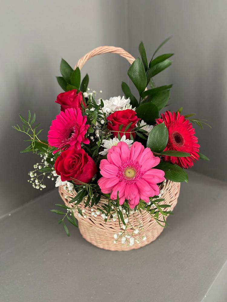 Цветочная композиция из Розы, Хризантемы и Герберы в корзине в Кахуне