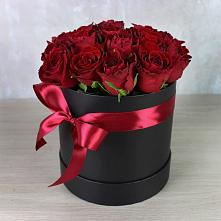 Цветочная композиция из Розы в шляпной коробке в Кахуне