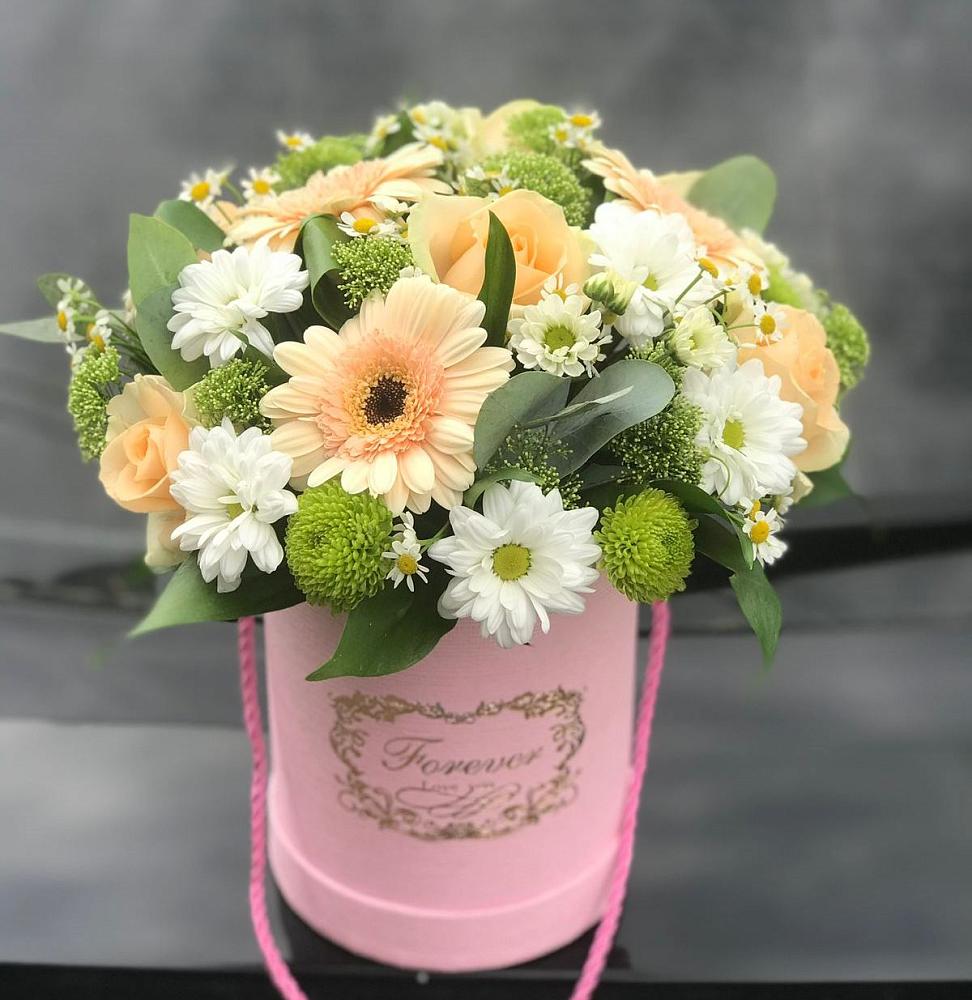 Цветочная композиция из Розы, Герберы и Хризантемы в шляпной коробке в Кахуне