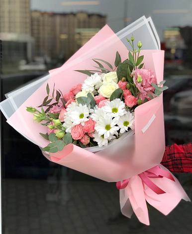 Букет цветов из: Розы, Лизиантусы и Хризантемы в Кахуне