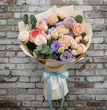 Букет цветов из:  Розы, Лизиантусы и Гвоздики в Кахуне