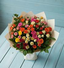 Букет Микс из разноцветных кустовых роз в Кахуне