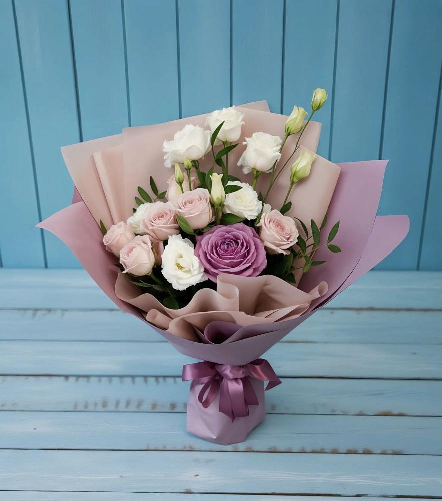 Букет цветов из: Розы и Лизиантусы в Кахуне